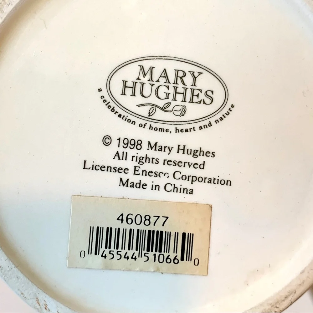 COPY - Vintage MARY HUGHES Christmas Ceramic Teapot